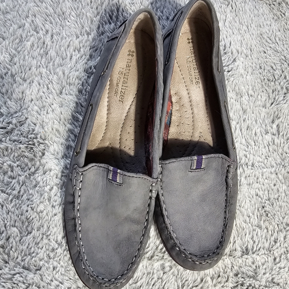 Women's Grey Naturalizer Loafers, Size 7 - Picture 4 of 12